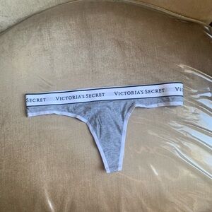 Selling Victoria’s Secret thong nwt any questions ask 🌸😊